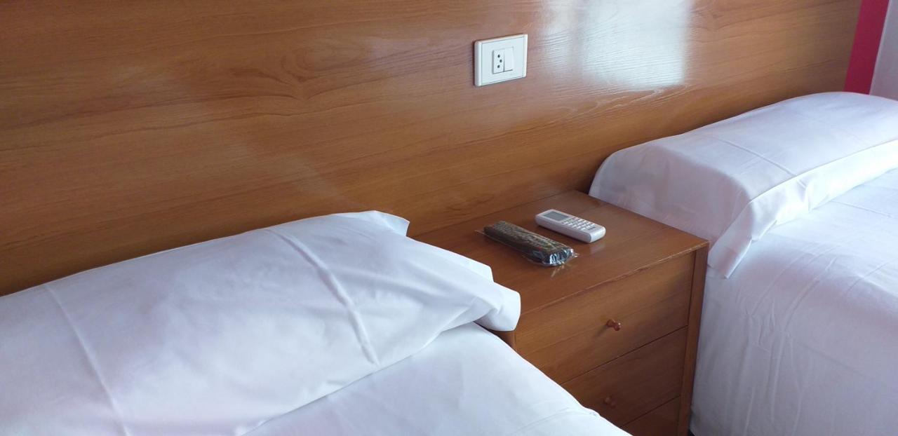 Hostal Meson De Paco Cariñena Zewnętrze zdjęcie